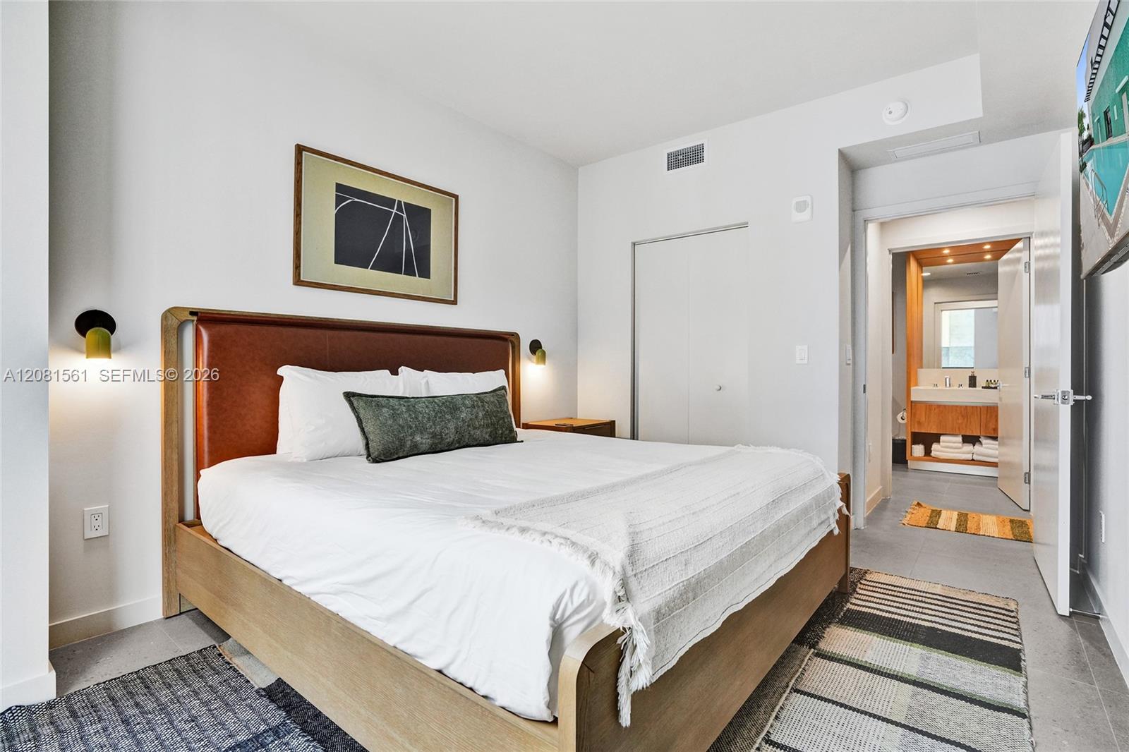 11 NE 6th St # 610 — Photo 3