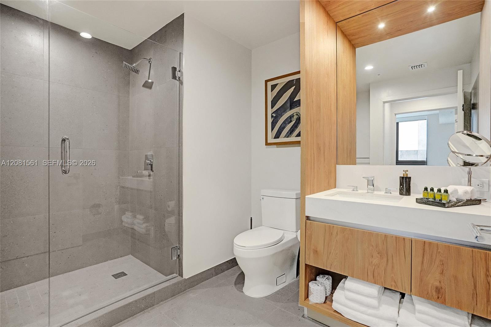 11 NE 6th St # 610 — Photo 5