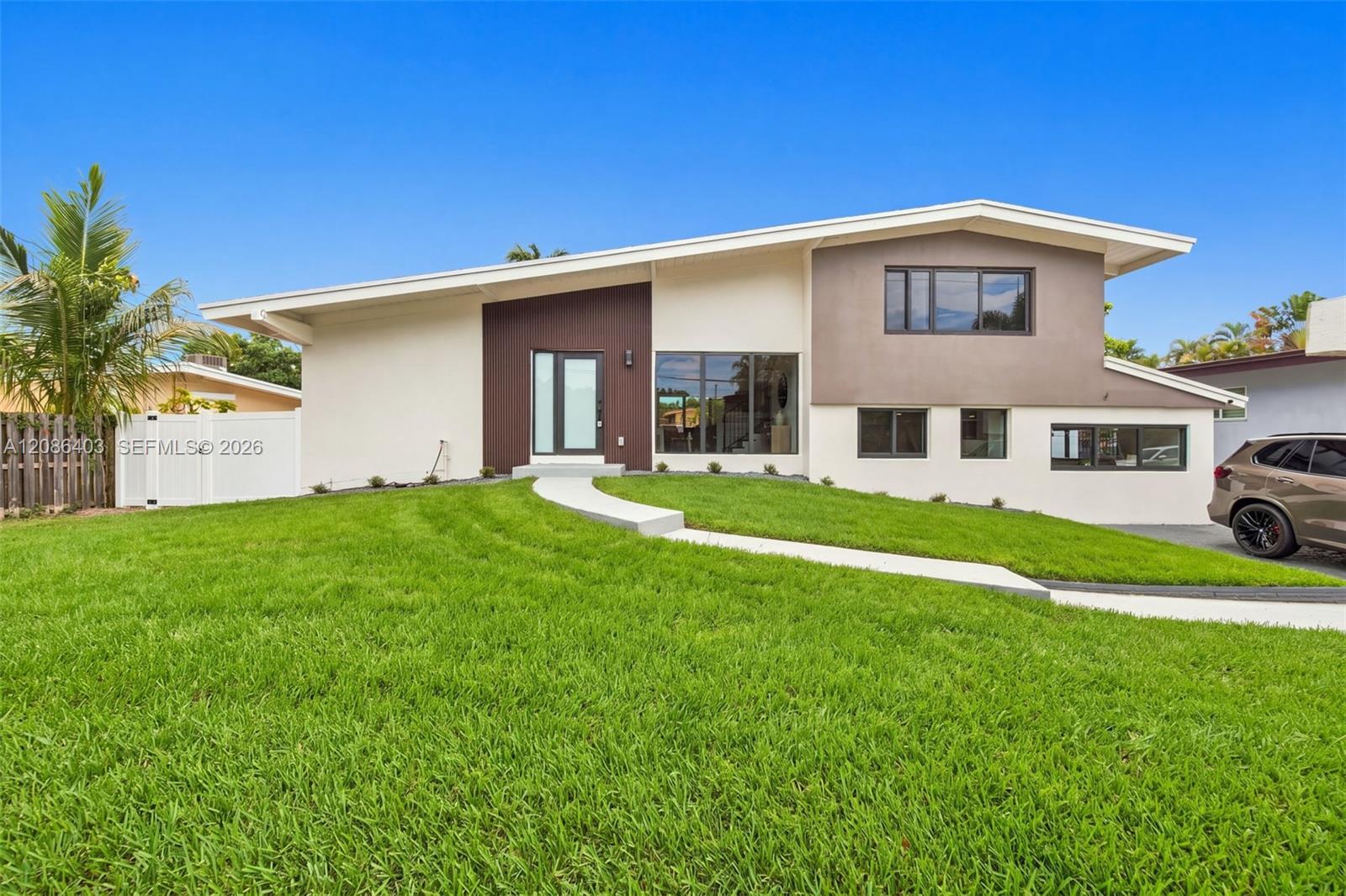 2412 Sugarloaf Ln — Photo 2