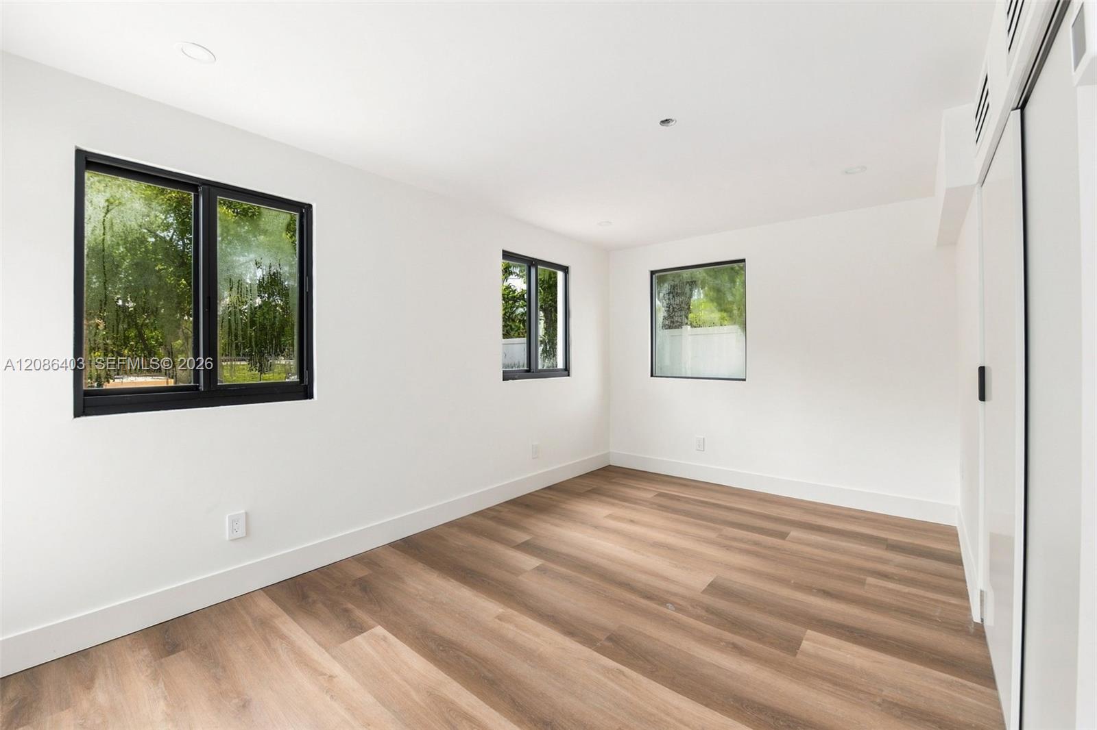 2412 Sugarloaf Ln — Photo 5