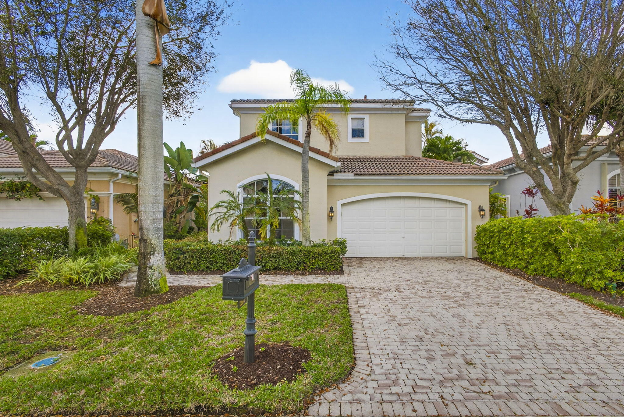 207 Andalusia Drive — Photo 2