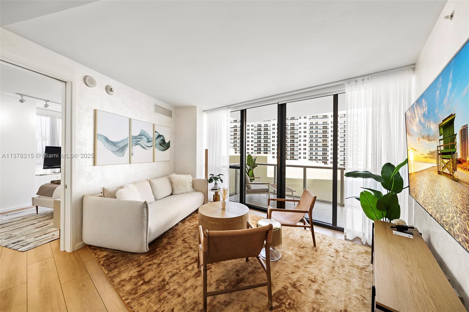 2201 Collins Ave # 811, Miami Beach FL 33139