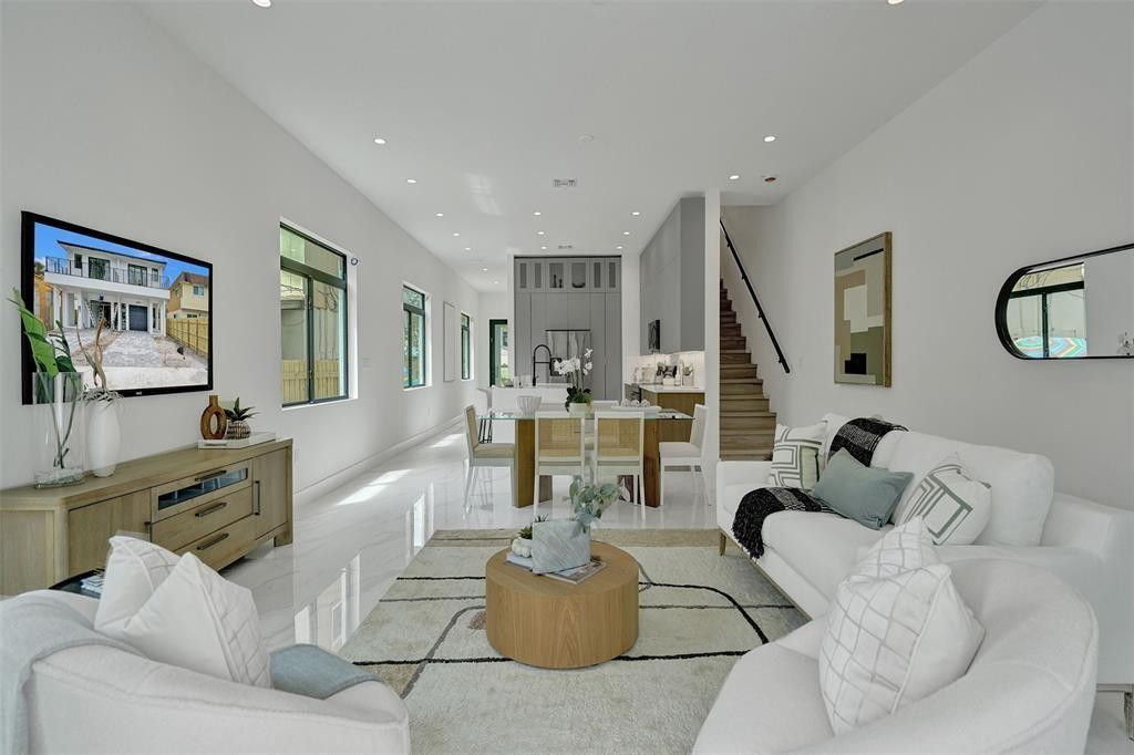 608 SW 7TH Avenue — Photo 3