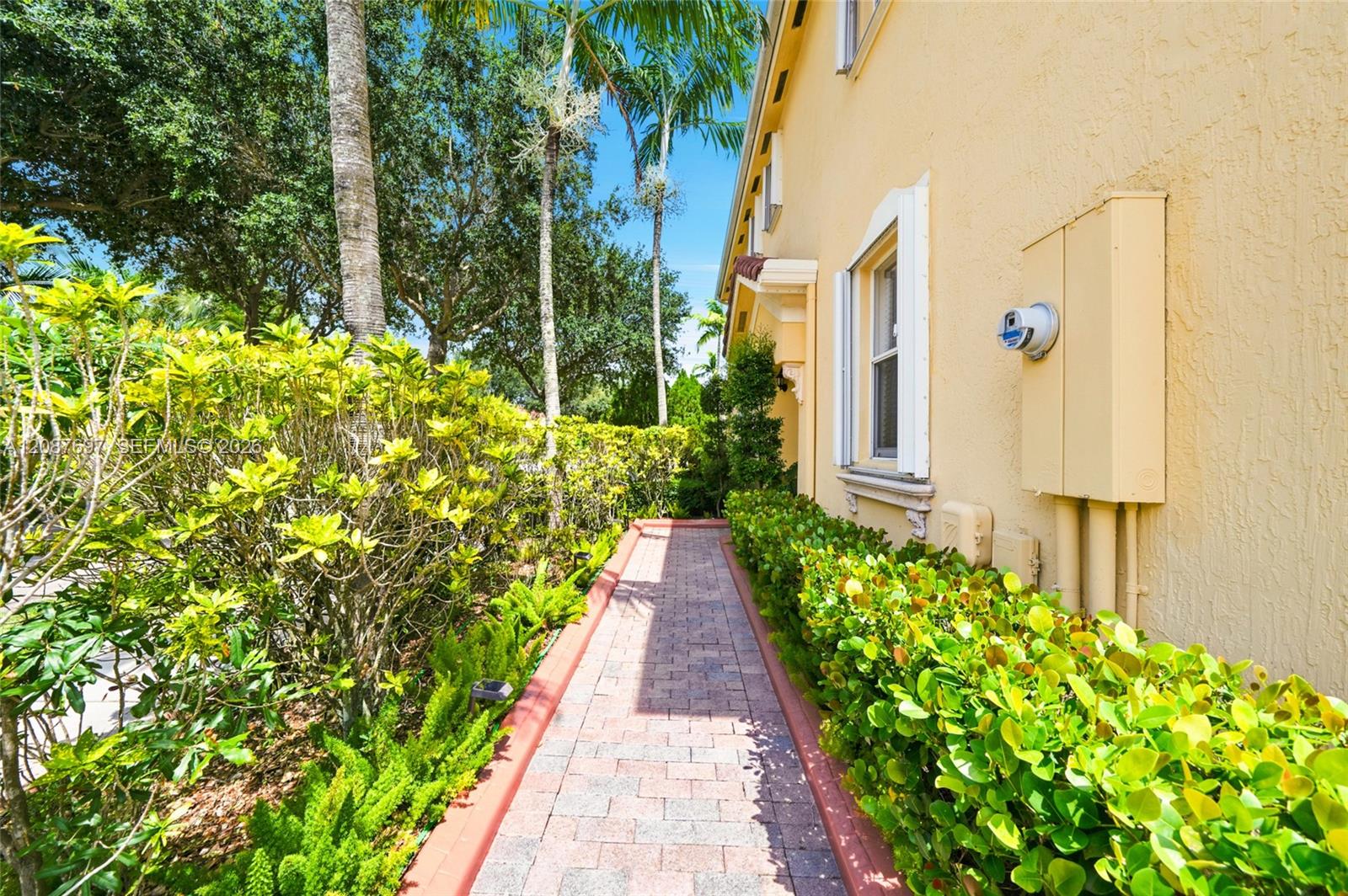 889 SW 151st Pl — Photo 4