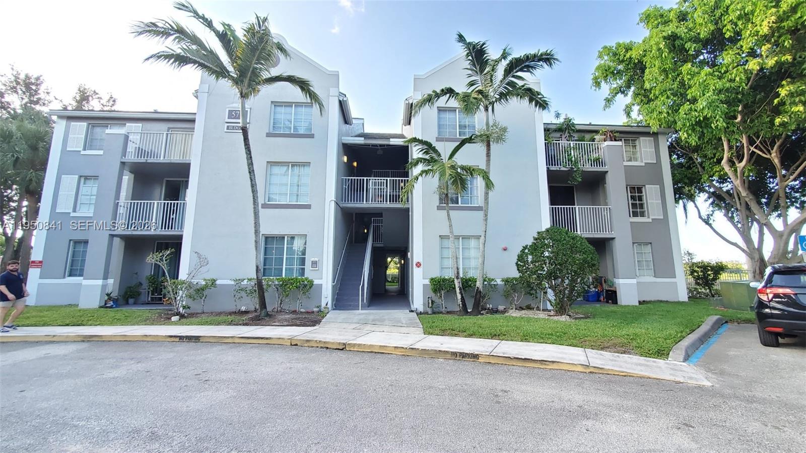 577 SW 111th Ln # 203, Pembroke Pines FL 33025