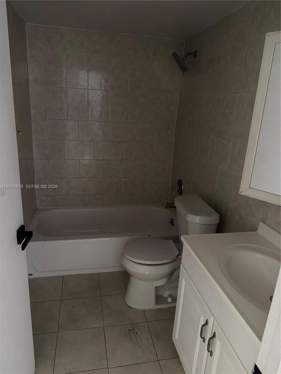 650 NE 149th St # 106F — Photo 5