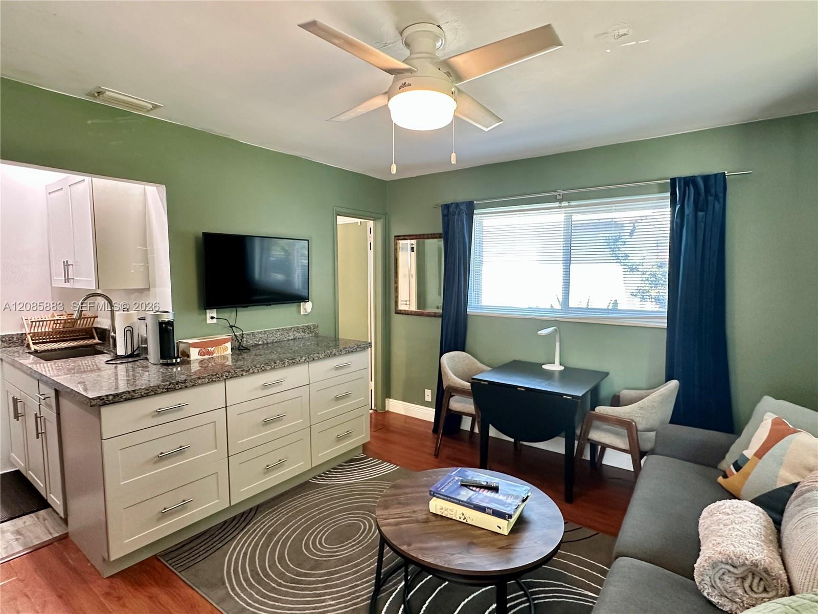 2431 Washington St # 2 — Photo 4