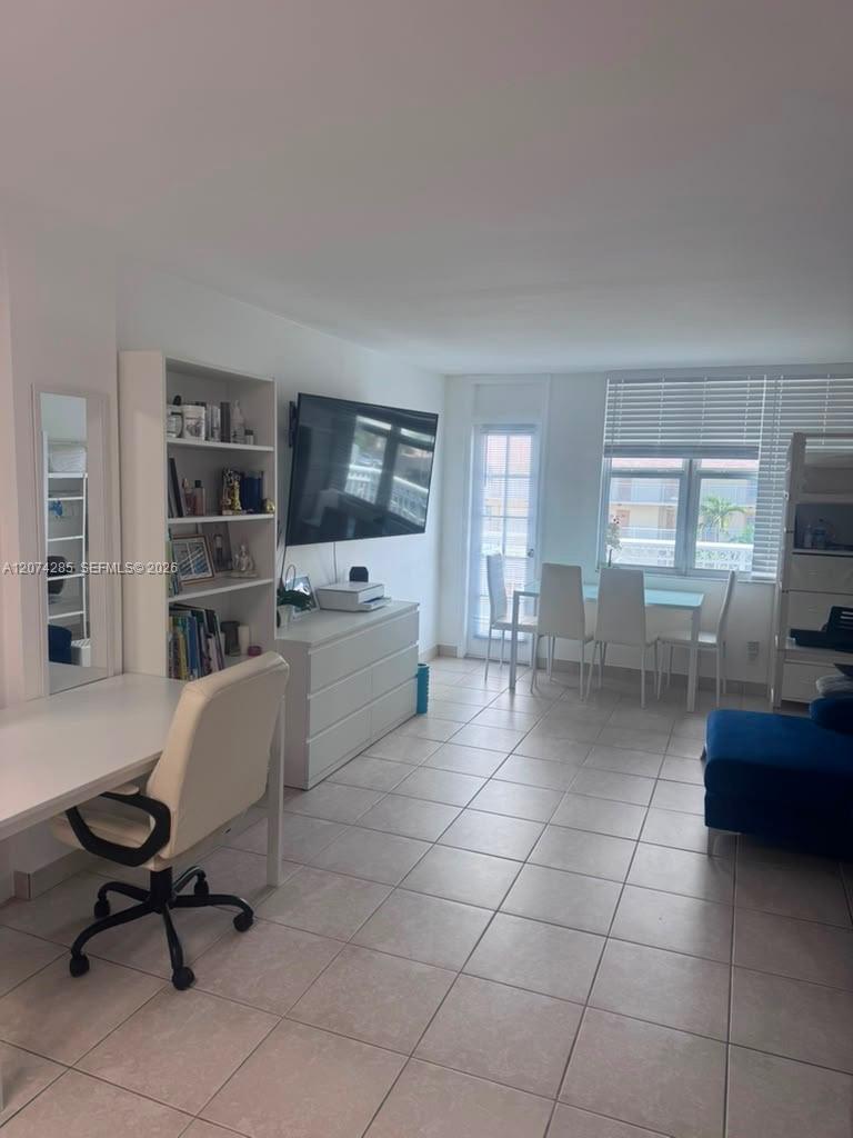 1913 S Ocean Dr # 422 — Photo 3
