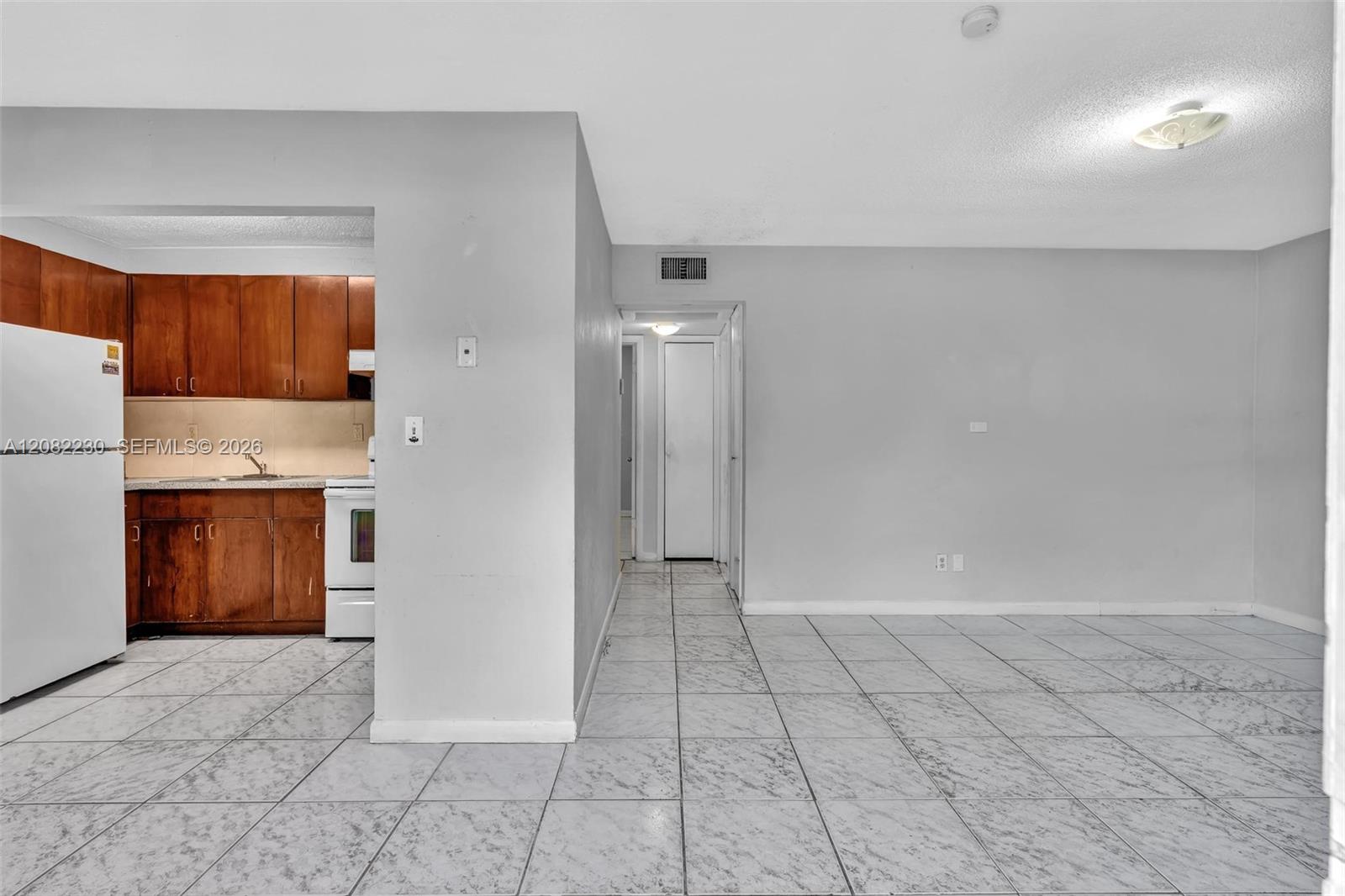 4732 SW 33rd Ave # 203 — Photo 3