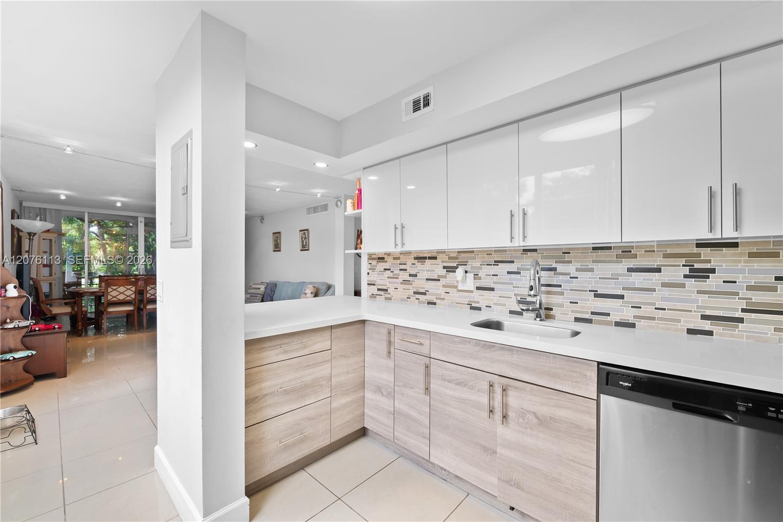 9400 Live Oak Pl # 305 — Photo 4