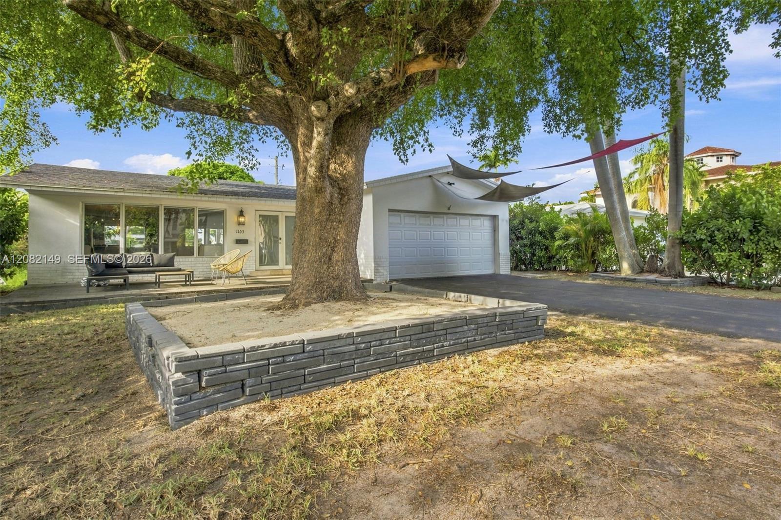 1103 Washington St — Photo 3