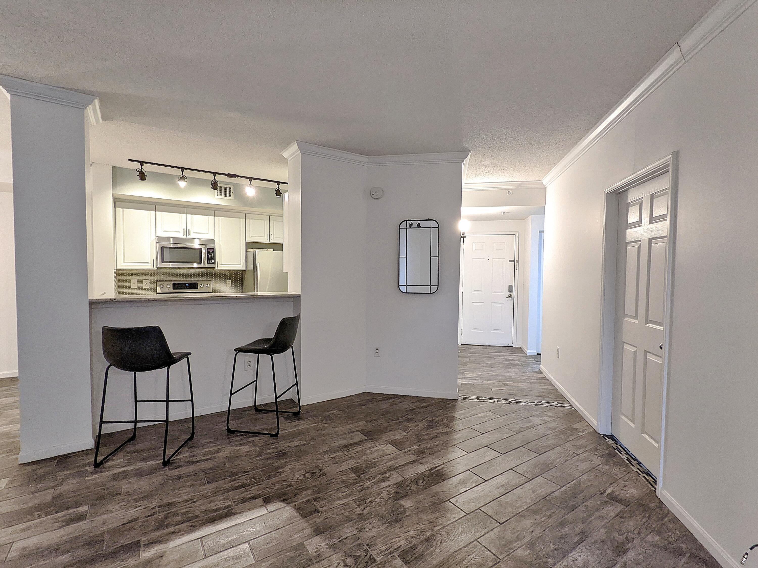 630 S SAPODILLA Avenue # 308 — Photo 2