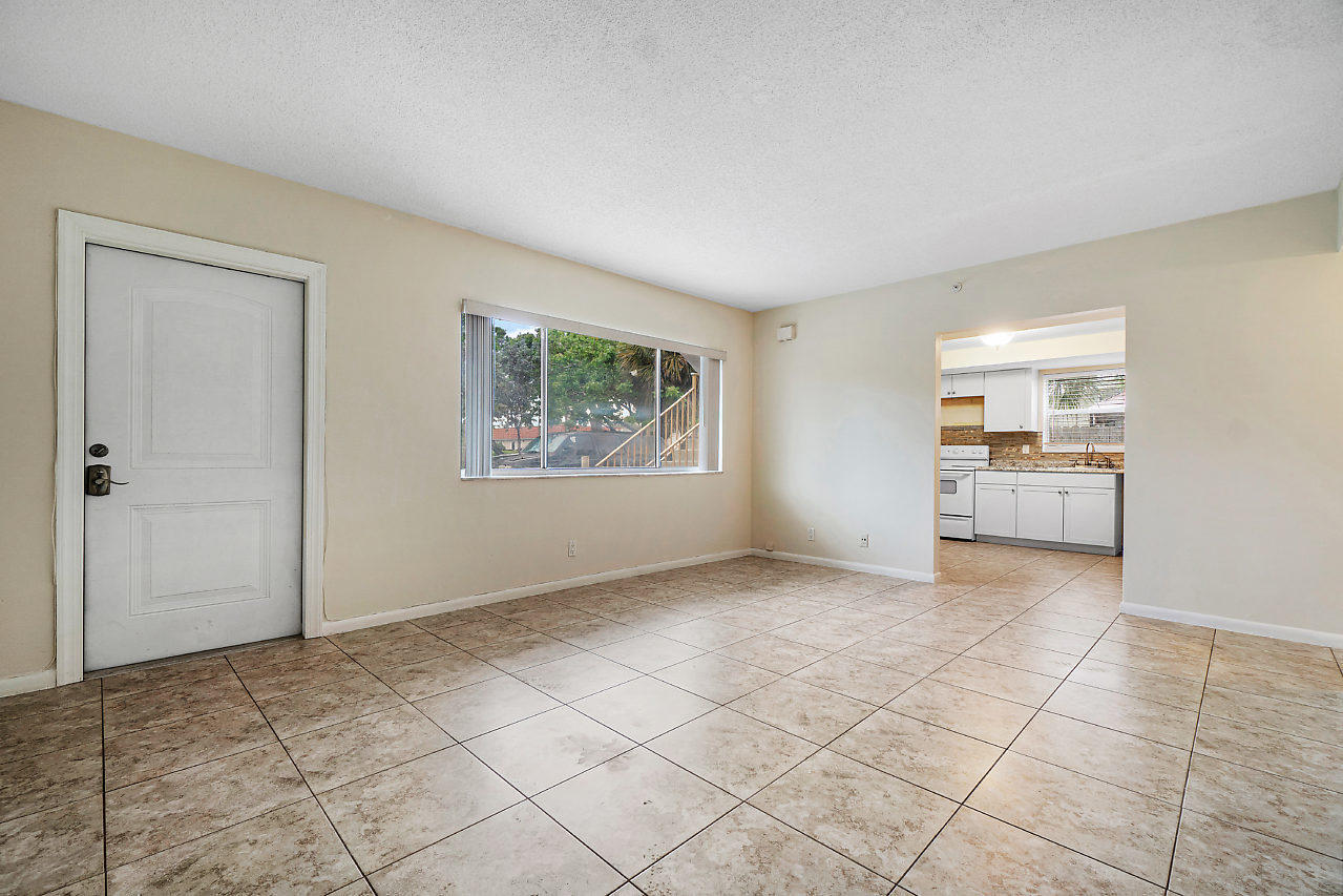 701 NE 7TH Avenue # 4 — Photo 5