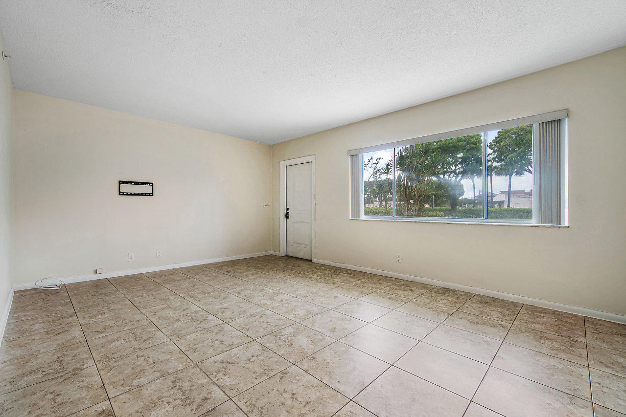 701 NE 7TH Avenue # 4 — Photo 4