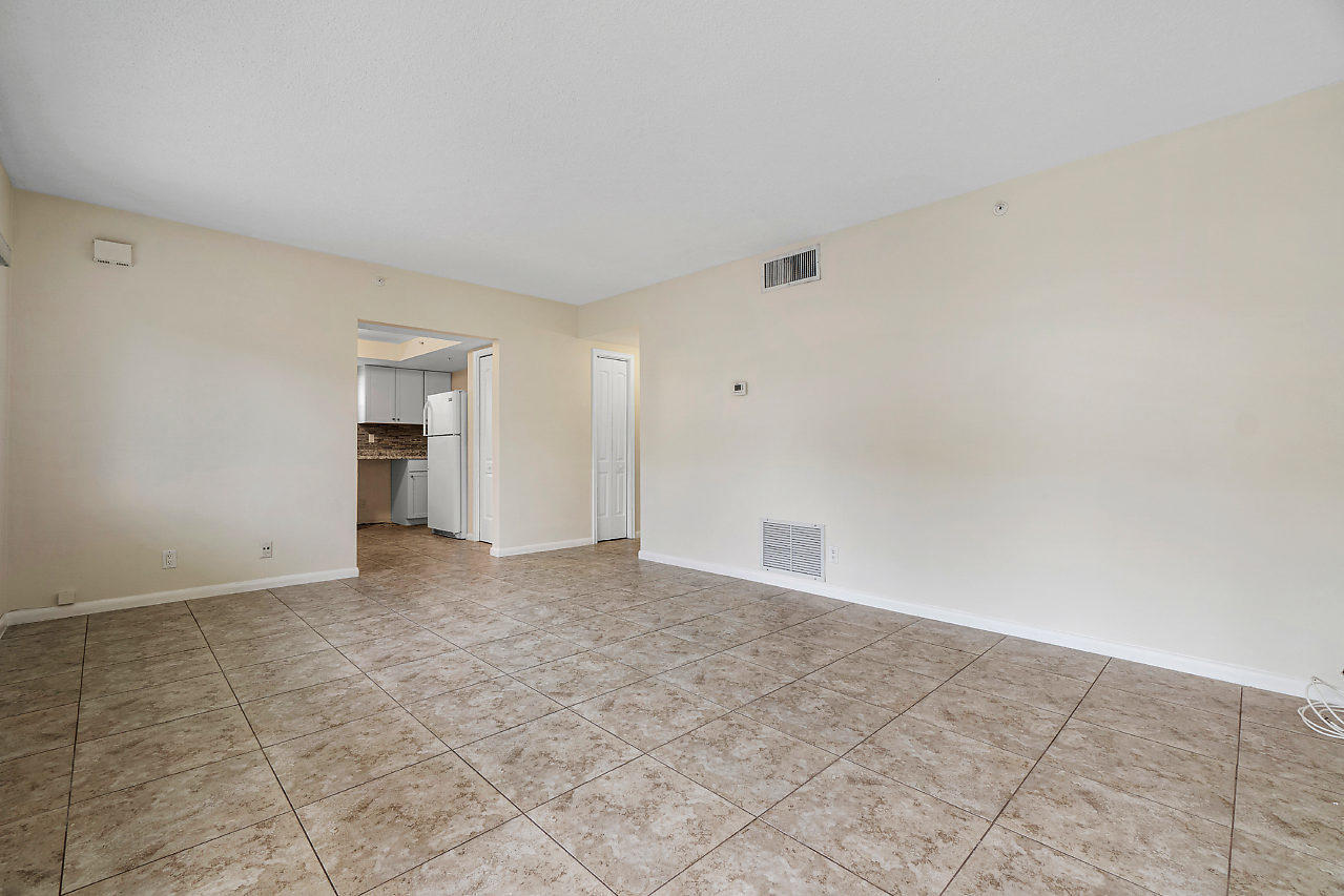 701 NE 7TH Avenue # 4 — Photo 2