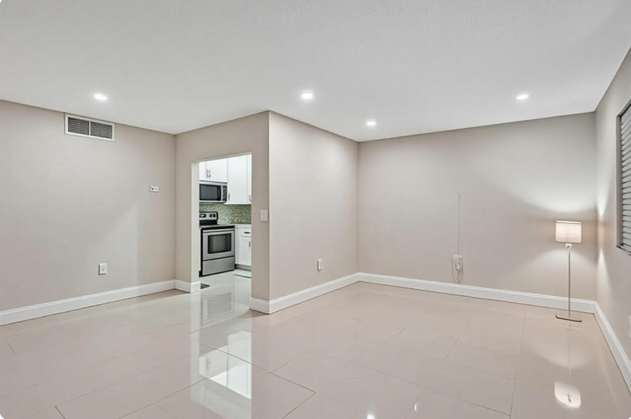 4980 E Sabal Palm Boulevard E # 124 — Photo 2