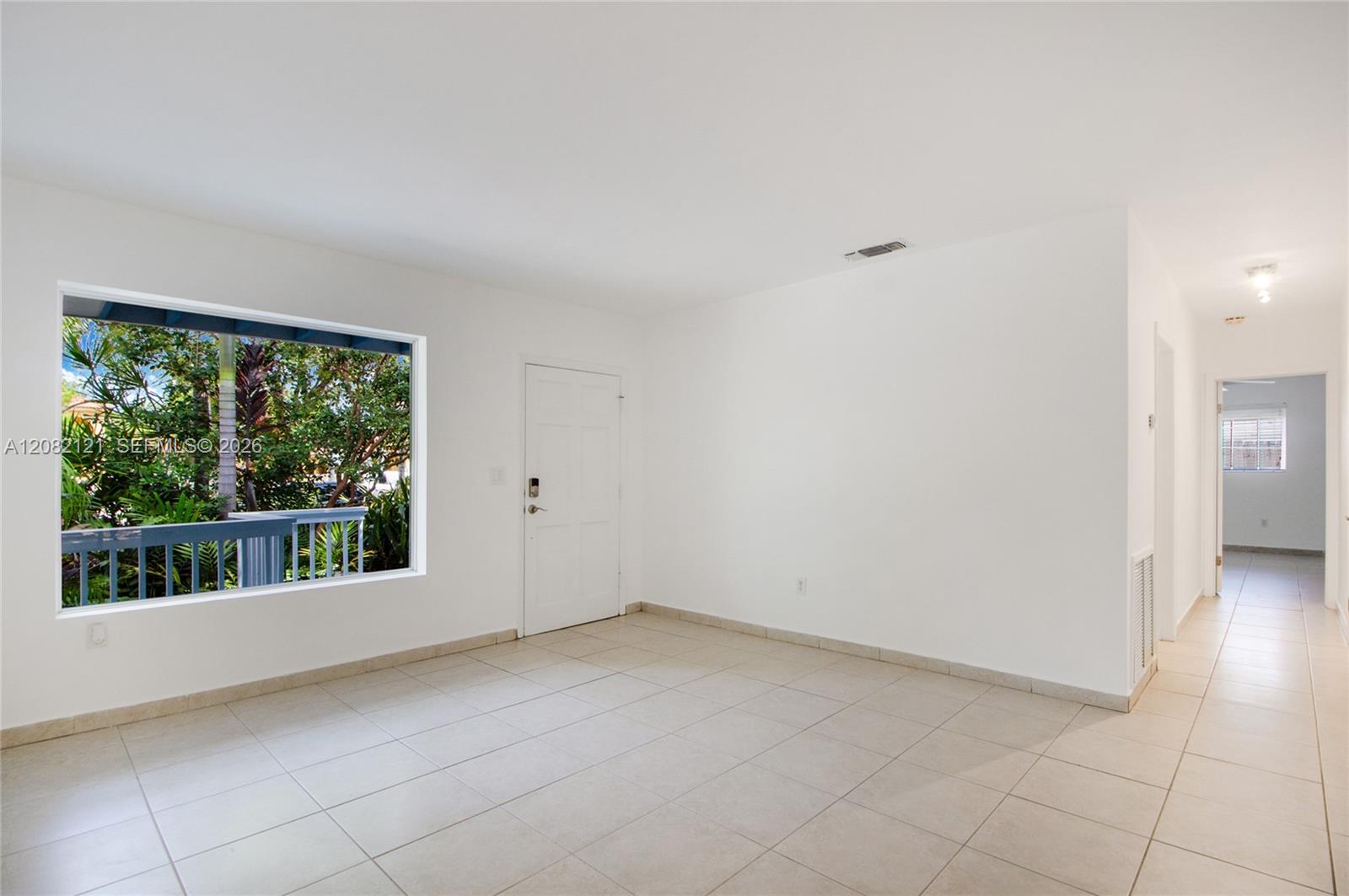 119 Harbor Dr — Photo 3