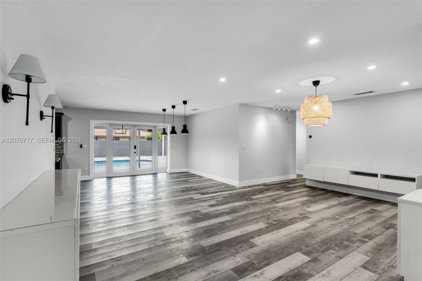 15825 SW 103rd Pl — Photo 3