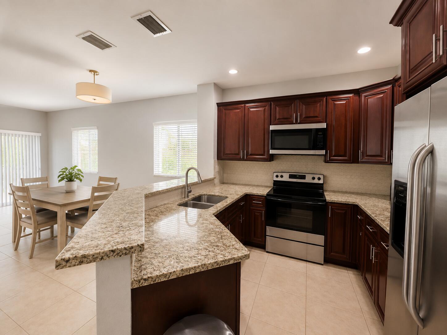 8851 N ISLES Circle — Photo 3
