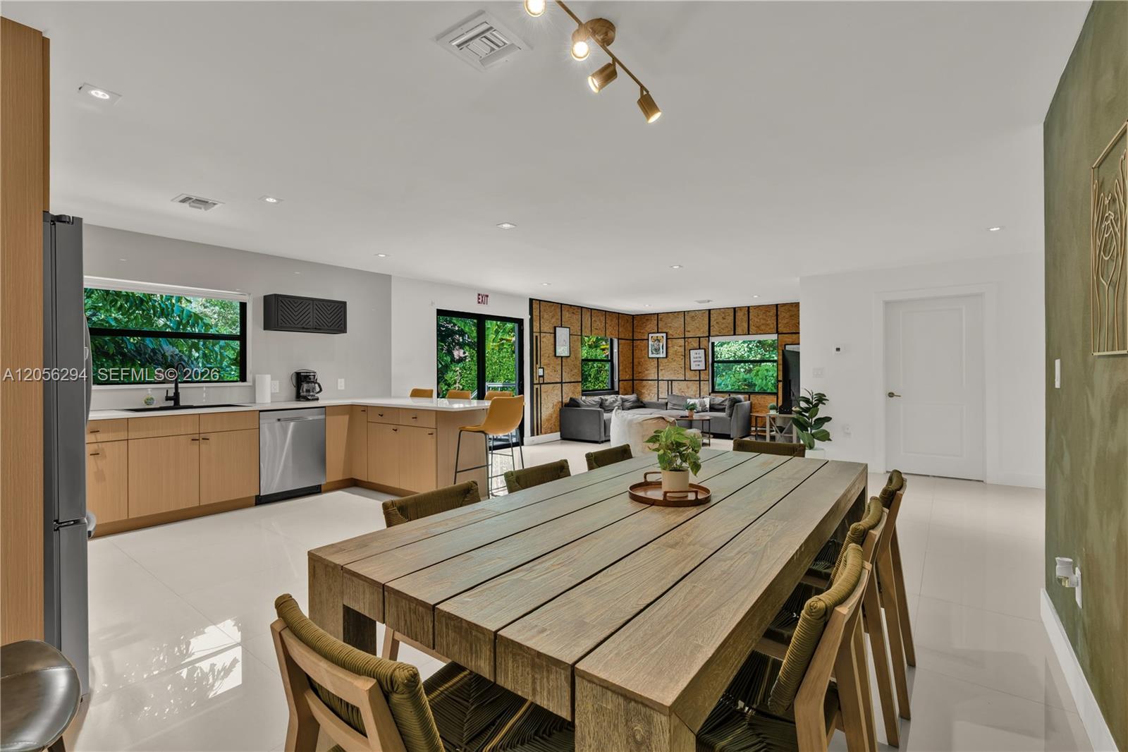 808 SW 29th St — Photo 2