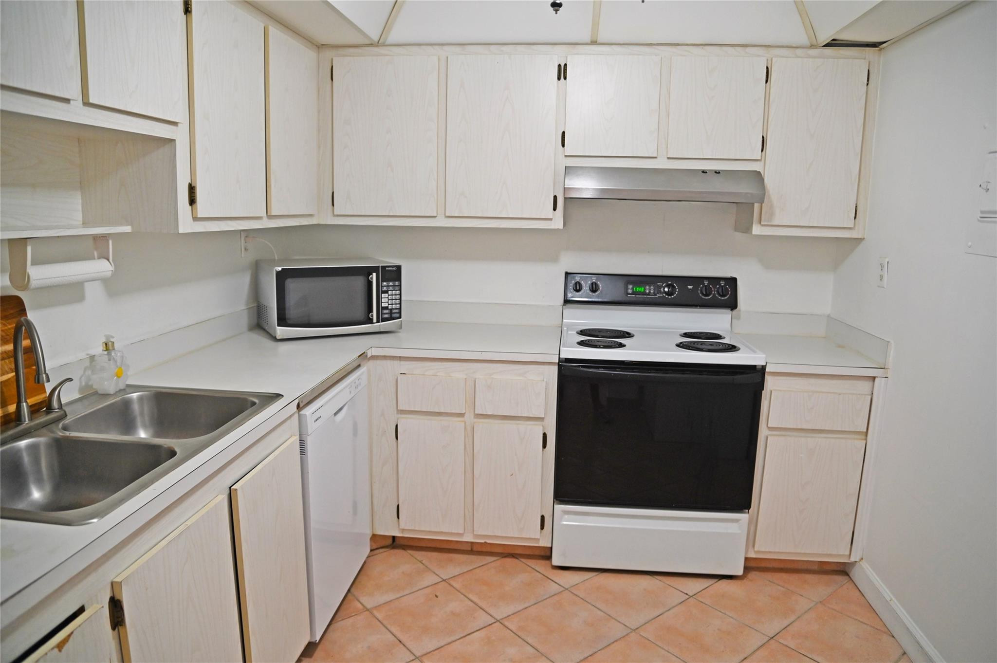 525 N OCEAN Boulevard # 923 — Photo 5