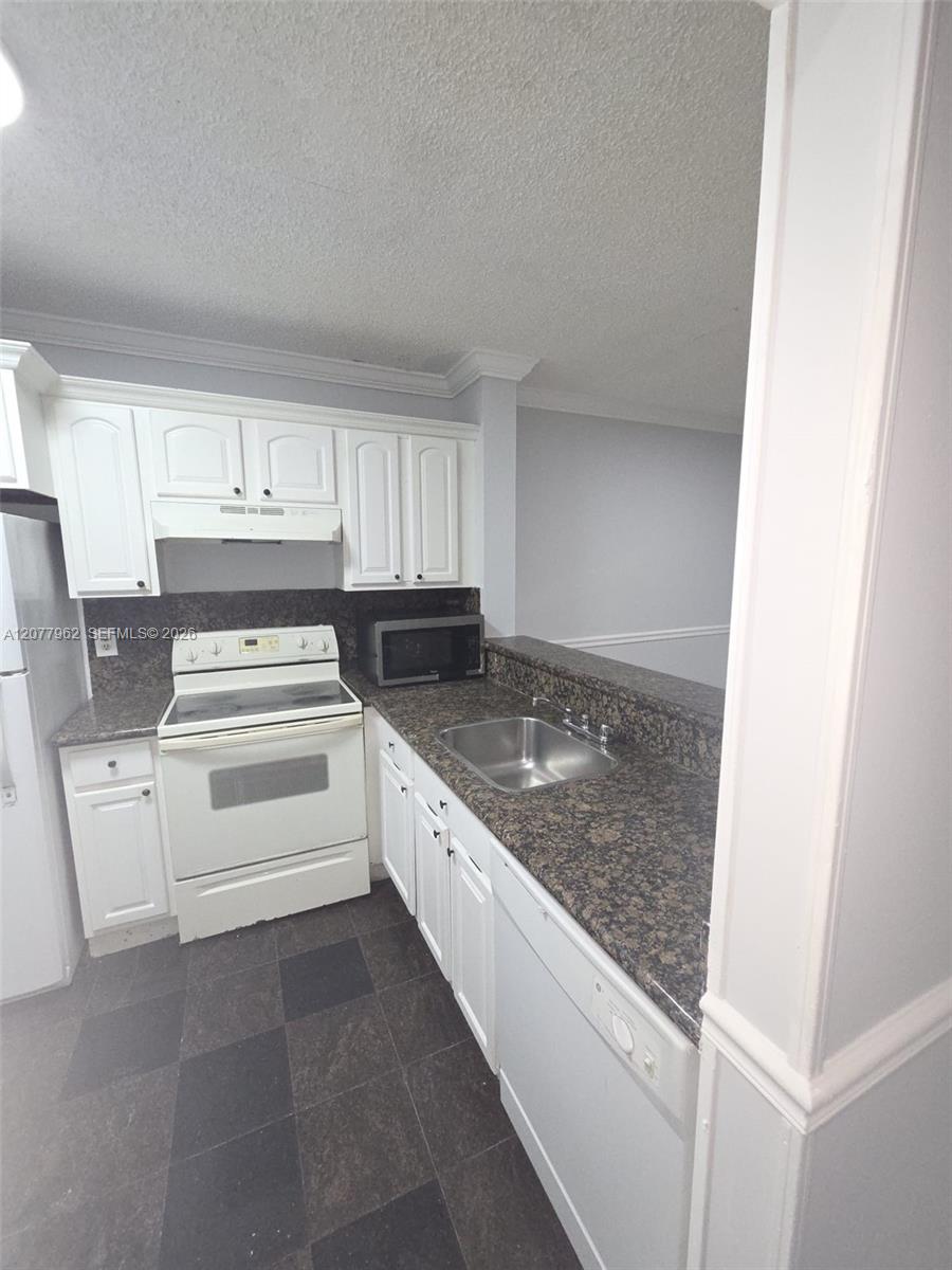 1150 NW 80th Ave # 205 — Photo 2