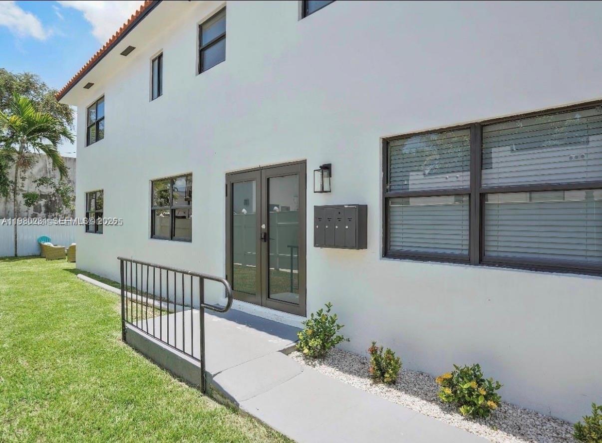 584 NW 30th St, Miami FL 33127