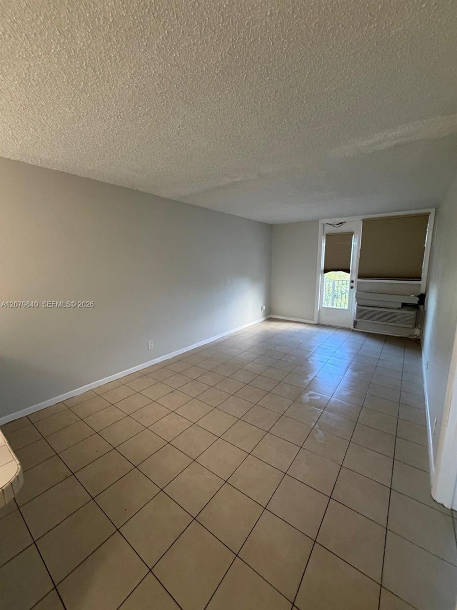 2771 Riverside Dr # A — Photo 2