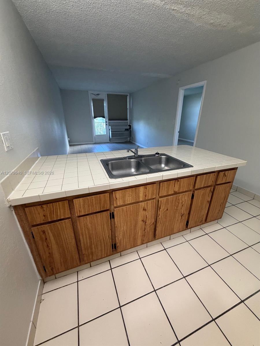 2771 Riverside Dr # A — Photo 3