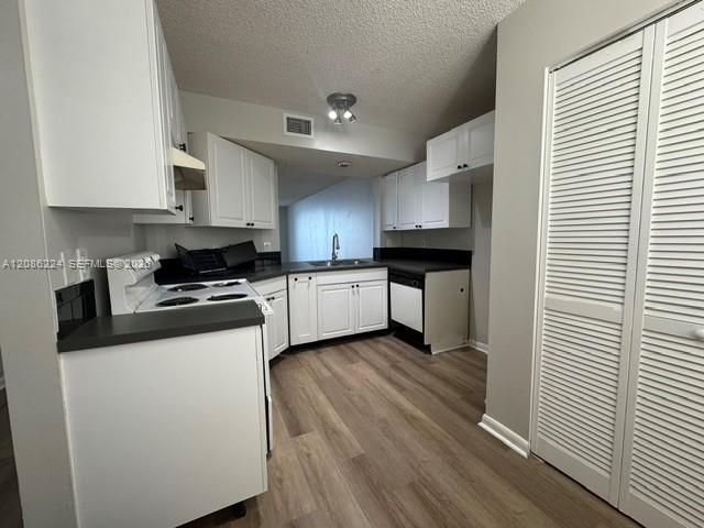 116 Lake Emerald Dr # 202 — Photo 4