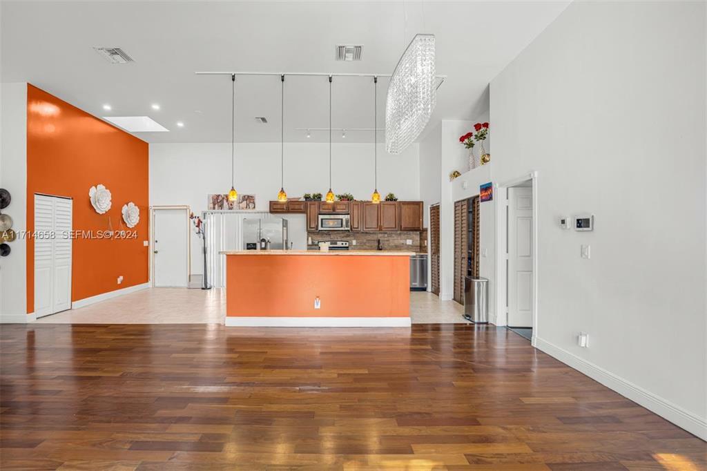 401 Leslie Drive — Photo 4