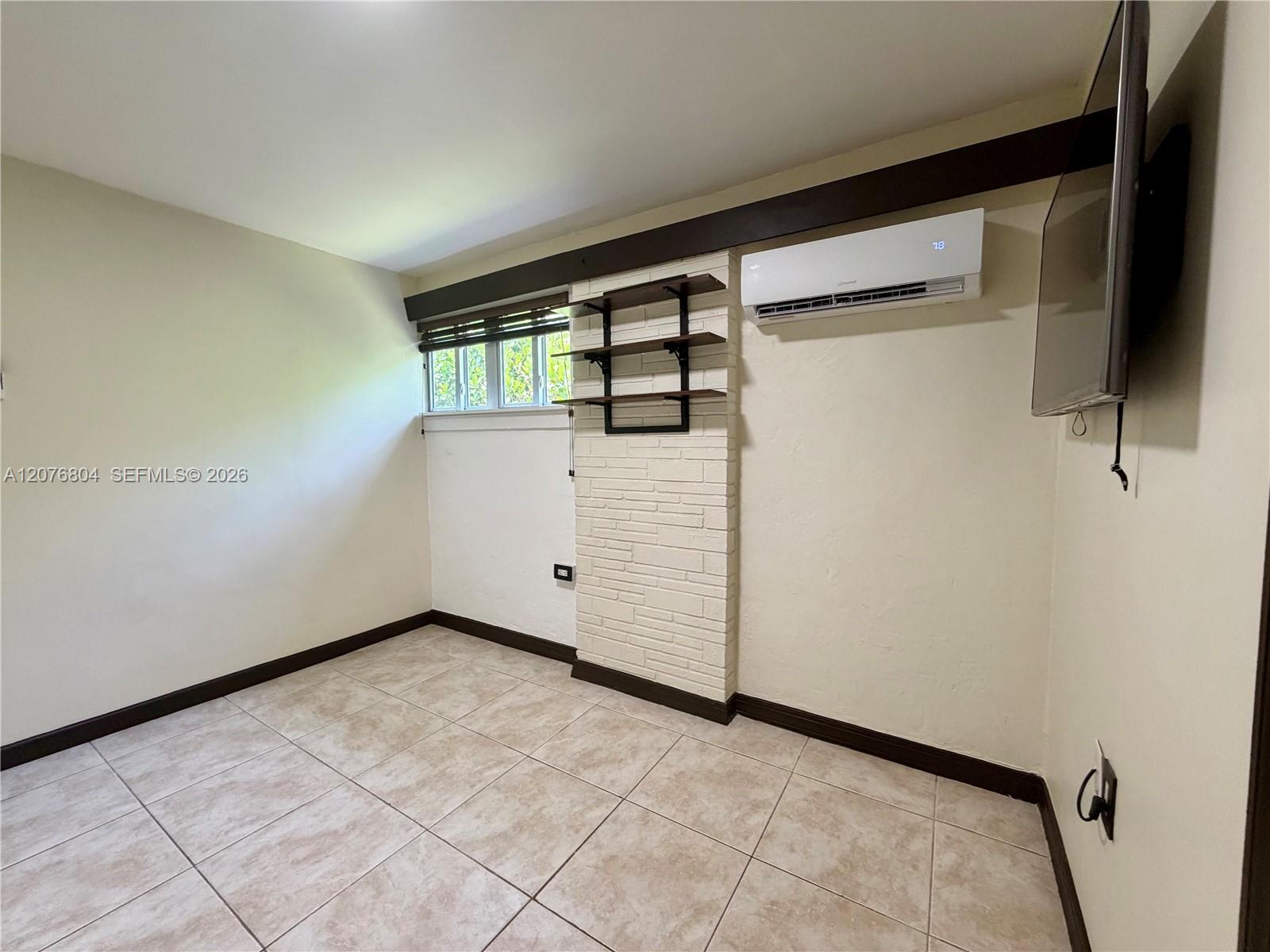 1309 S 23rd Ave — Photo 2