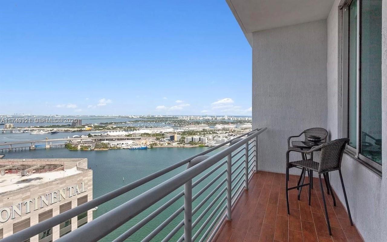 335 S Biscayne Blvd # UPH02, Miami FL 33131