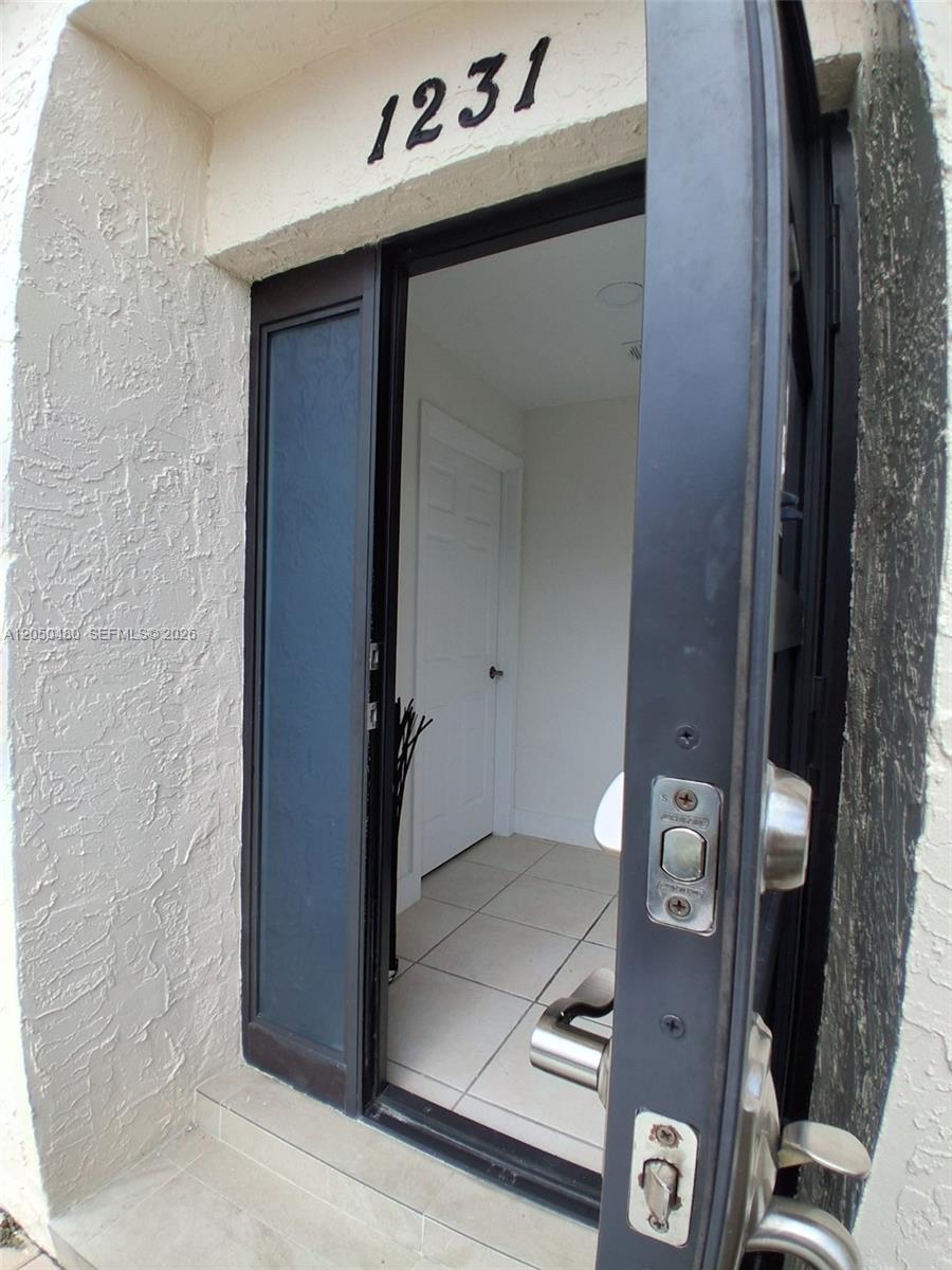 1231 SW 136th Pl # A — Photo 2