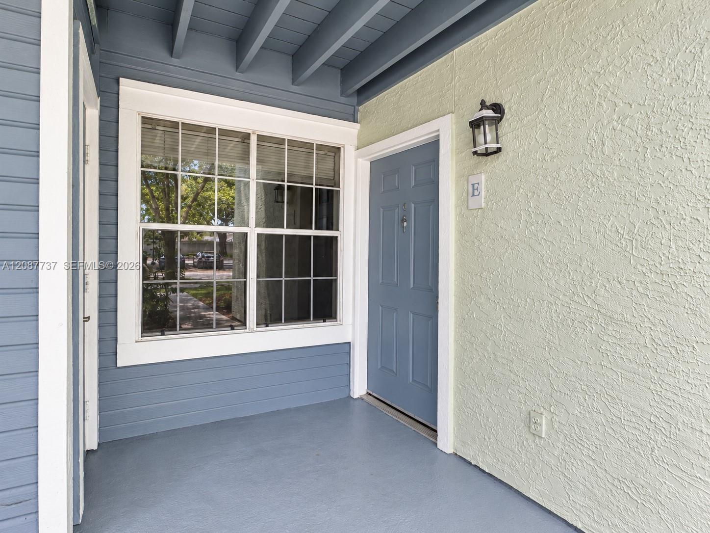 1275 Crystal Way # E — Photo 2