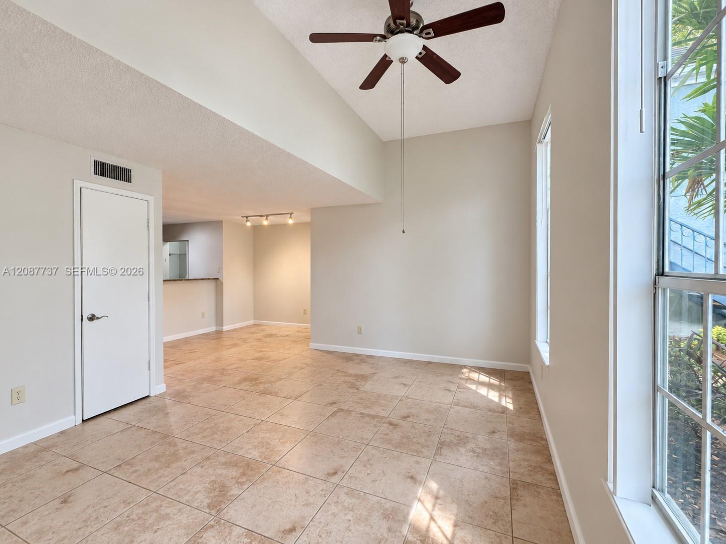 1275 Crystal Way # E — Photo 4