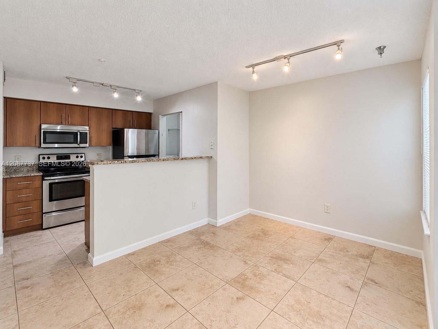 1275 Crystal Way # E — Photo 5