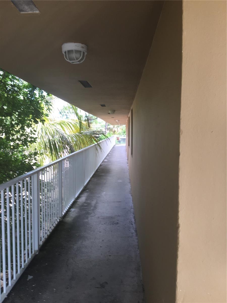 1516 SW 5th Pl # 4 — Photo 3