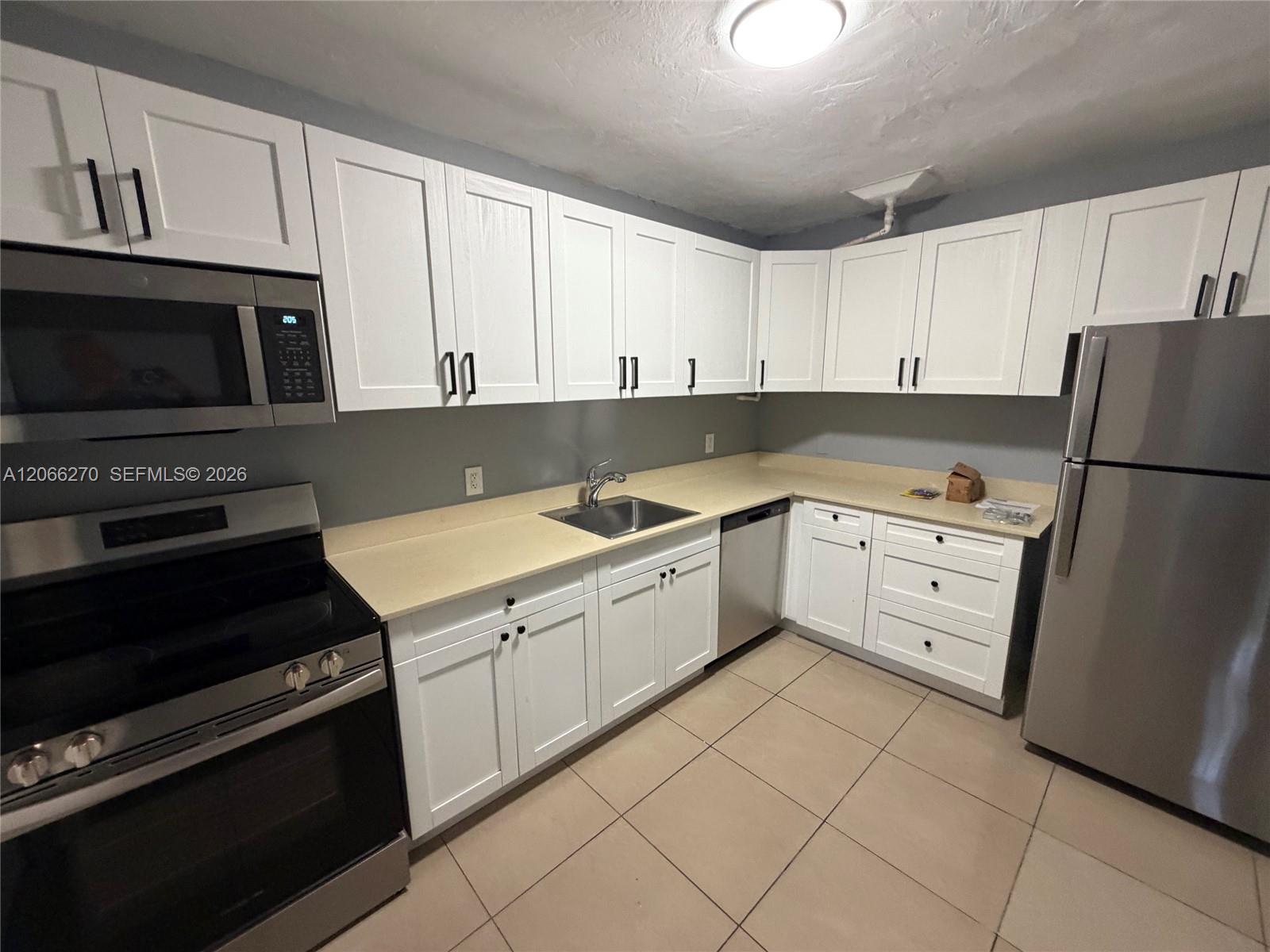 1516 SW 5th Pl # 4 — Photo 4