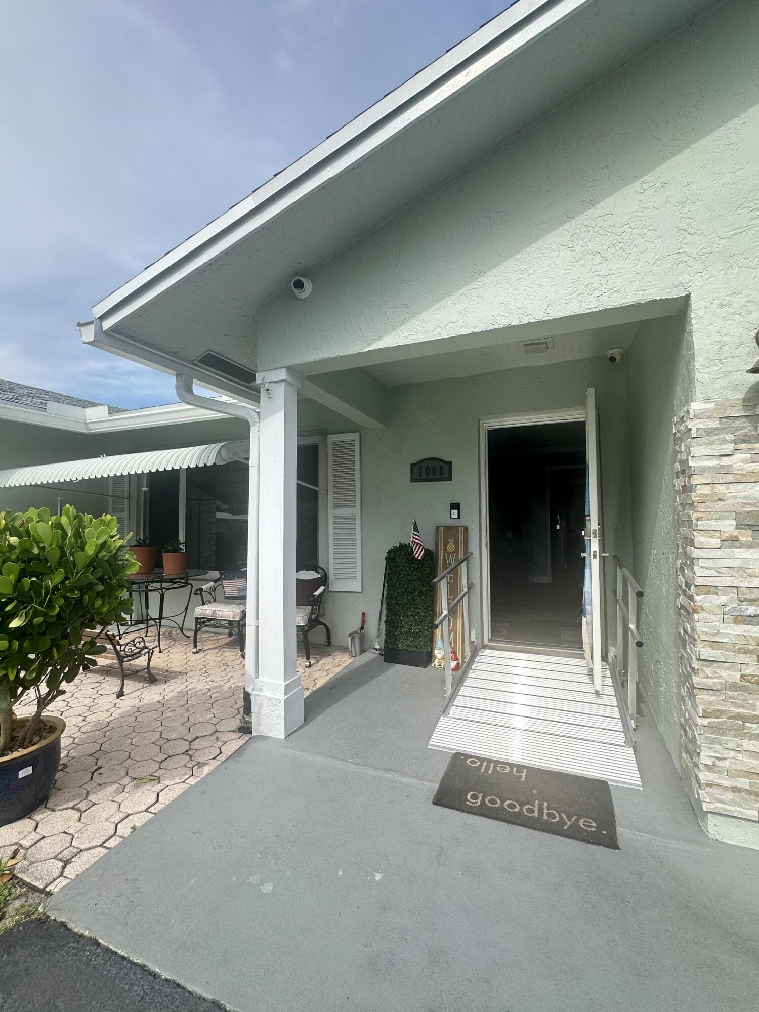 7008 NW 99th Avenue — Photo 2
