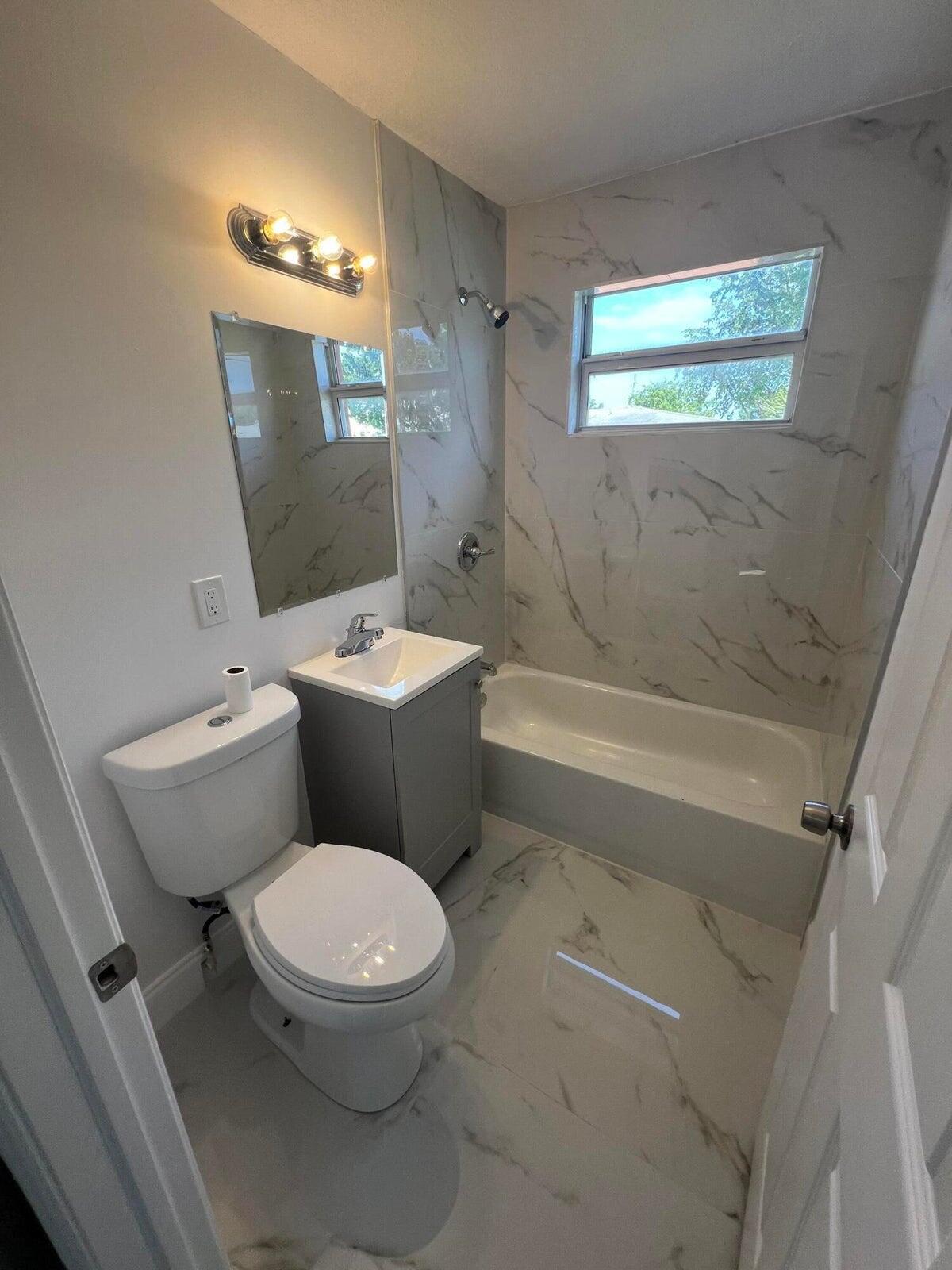 1010 Adams Street # 1 — Photo 5