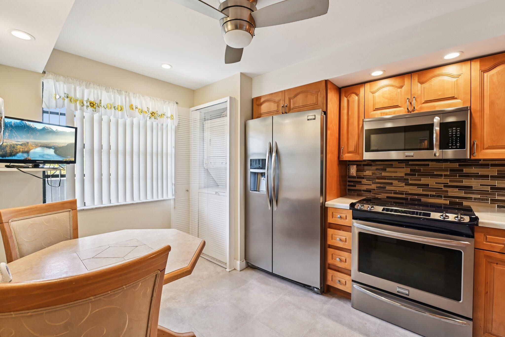 1101 Colony Point Circle # 404, Pembroke Pines FL 33026