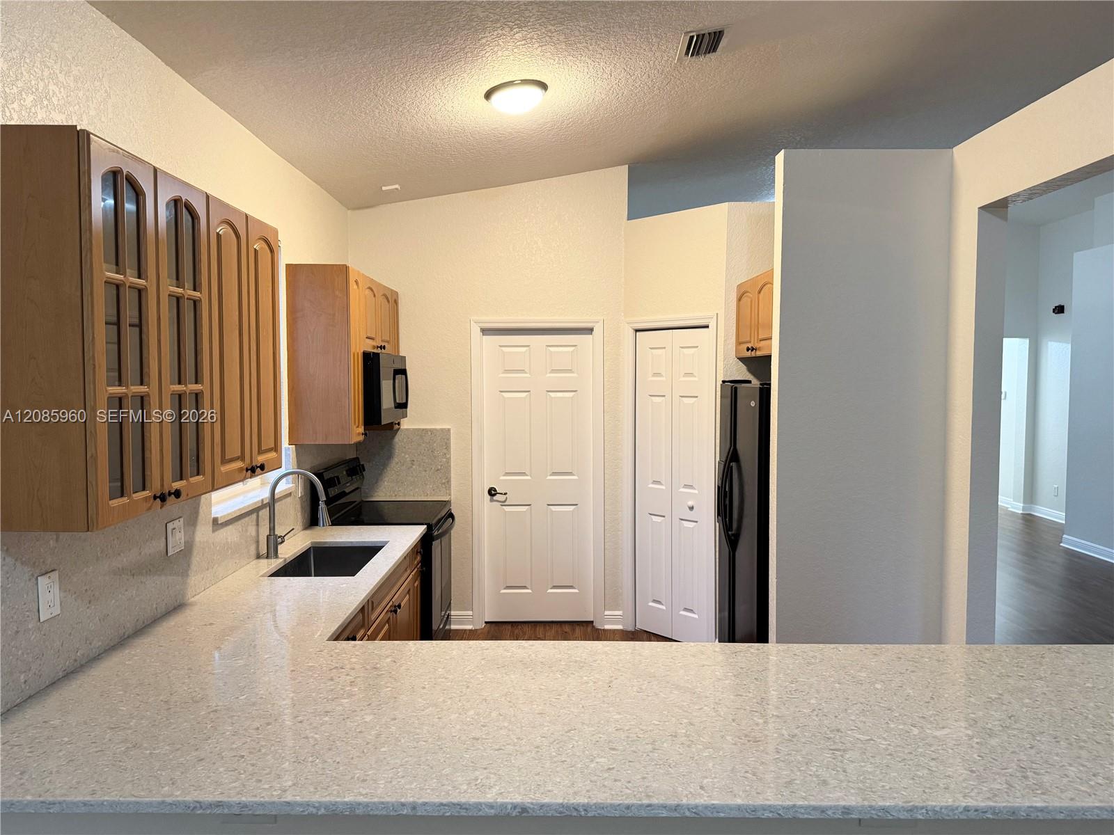 5044 SW 139th Ave — Photo 2