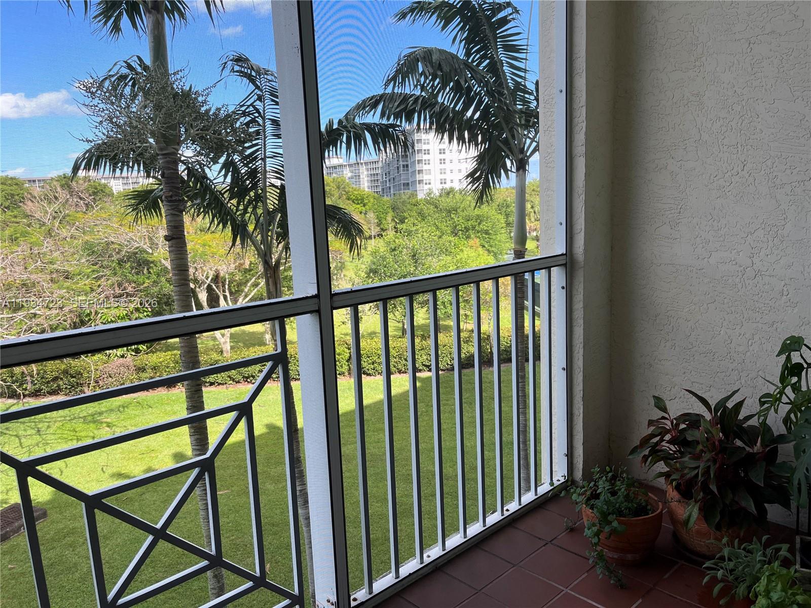 3500 Oaks Clubhouse Dr # 308 — Photo 4