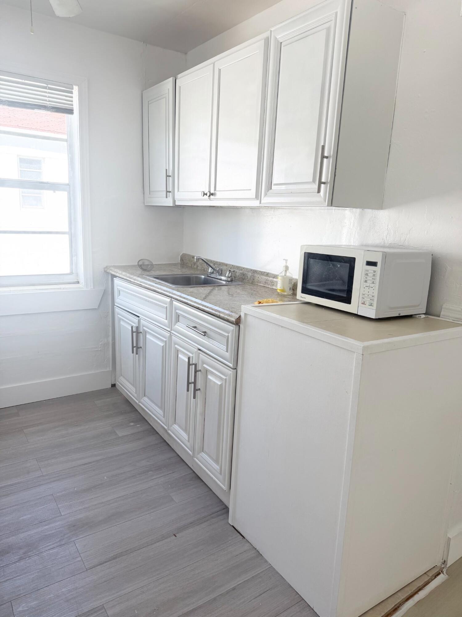 23 Sidonia Avenue # 3 — Photo 3