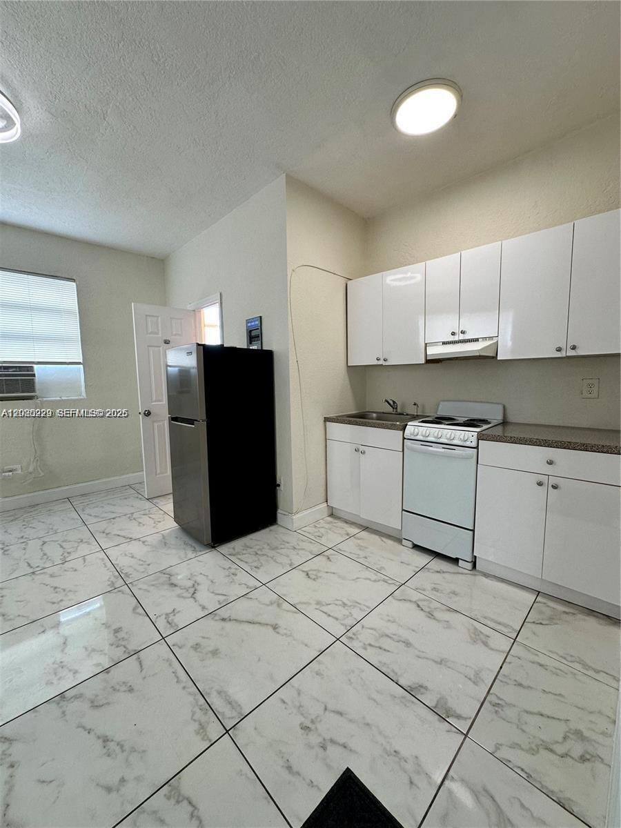 912 NW 9th Ave # 8 — Photo 3