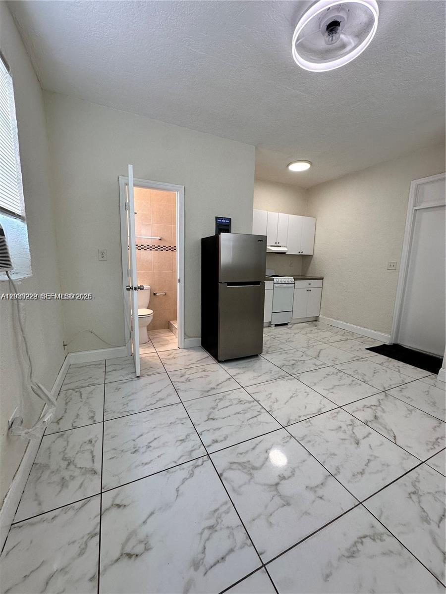 912 NW 9th Ave # 8 — Photo 4