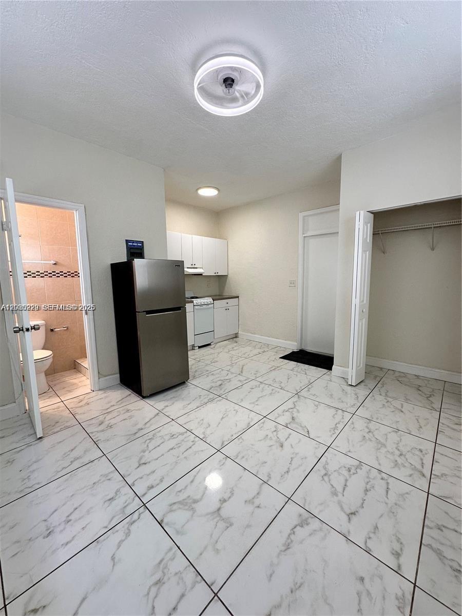 912 NW 9th Ave # 8 — Photo 5