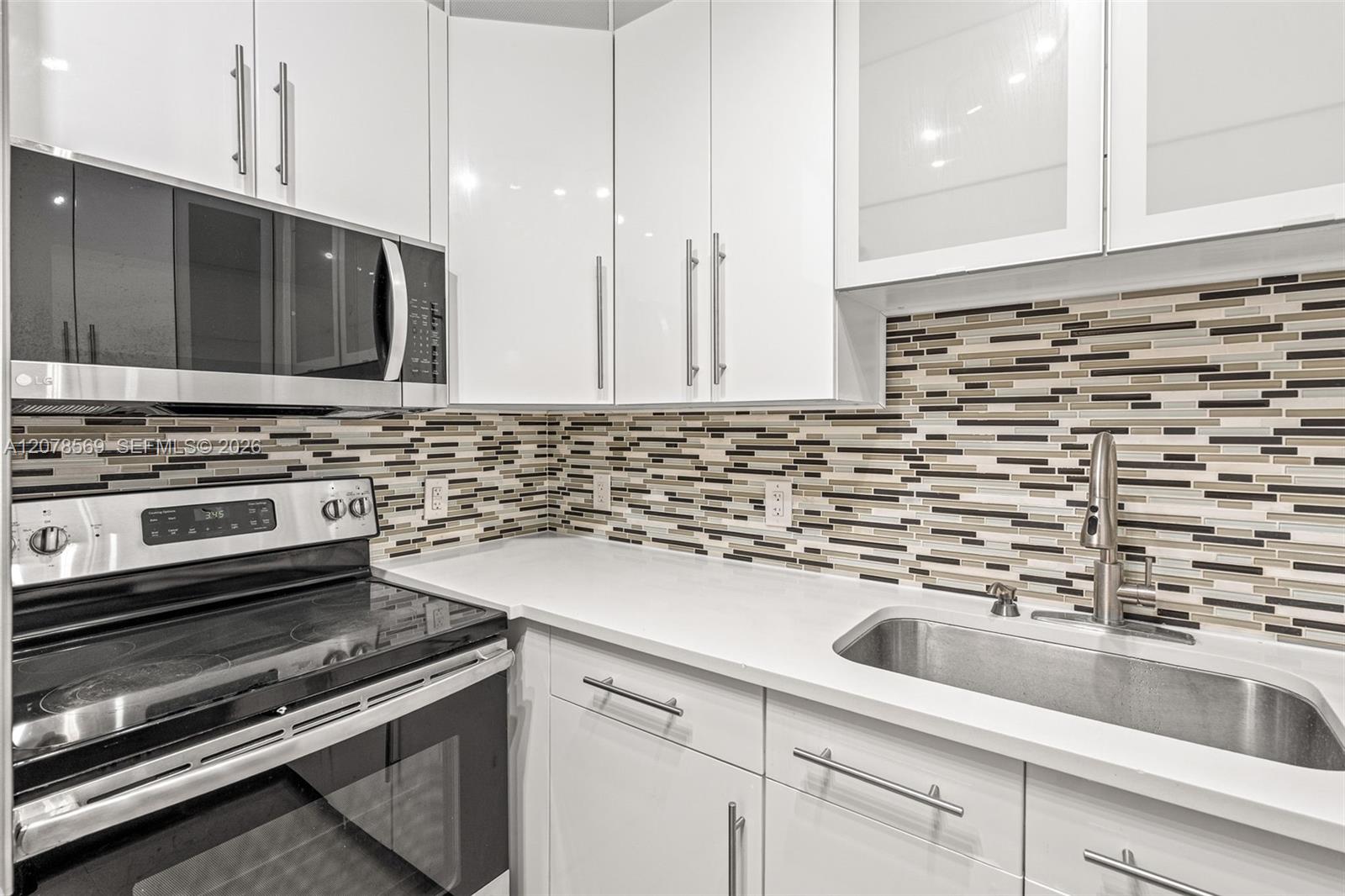 7441 Wayne Ave # 1R — Photo 2