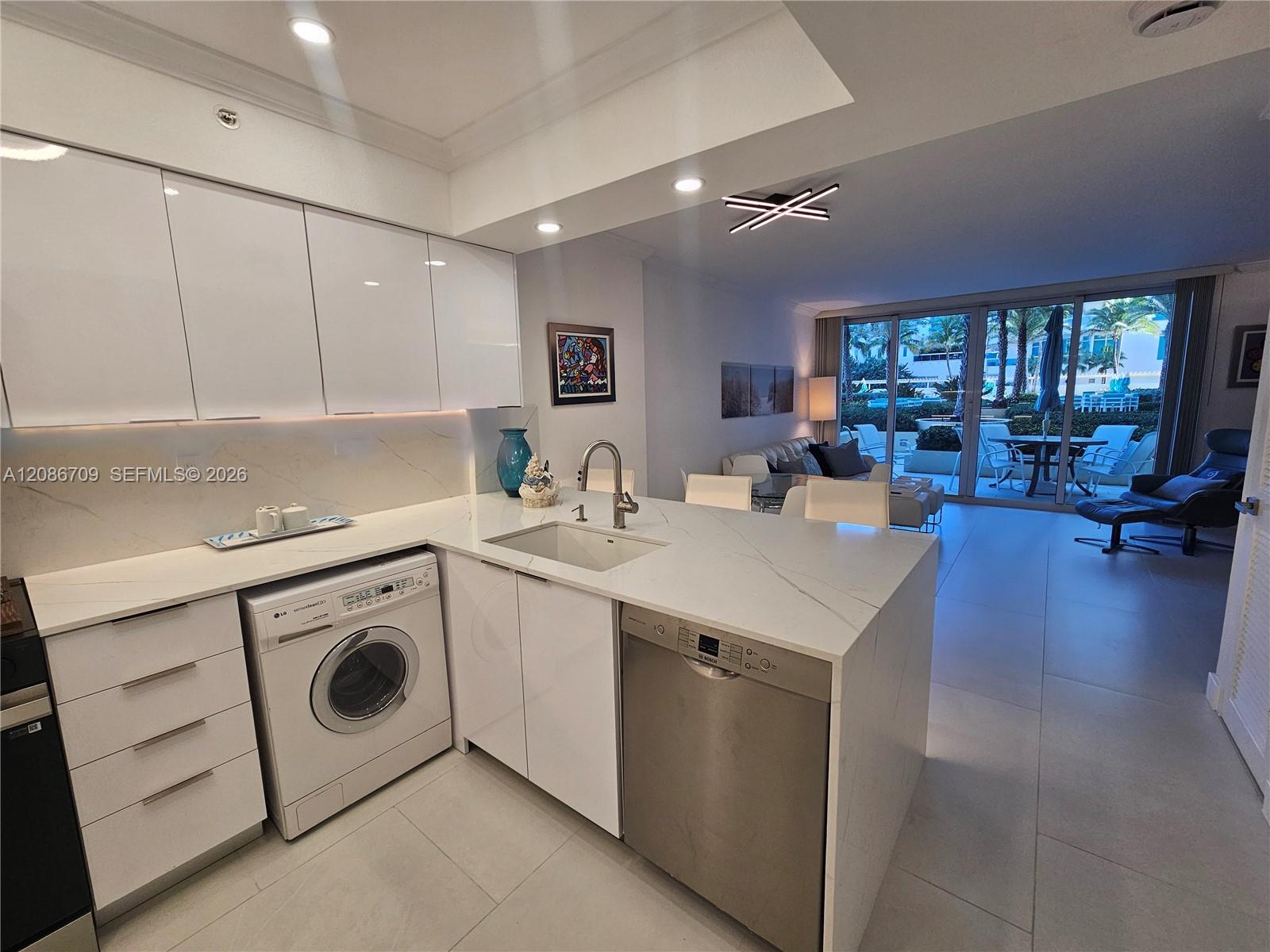 2501 S Ocean Dr # L17 — Photo 2